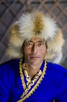 Kazakh man at Altai Eagle Festival. Xyahncye (MR)