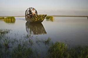 Images Dated 29th June 2007: Ken Nolte, guide, Port Mansfield, Texas, crossing tidal flats of the Laguna Madre