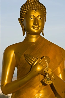 Images Dated 12th February 2007: Khao Phrabath Temple on hilltop