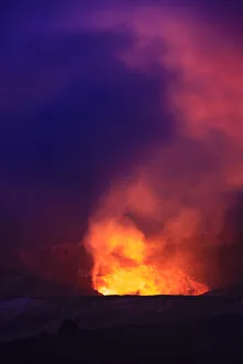 Images Dated 5th February 2016: Kilauea Overlook near Jagger Museum, viewing one of the worlds most active volcanoes