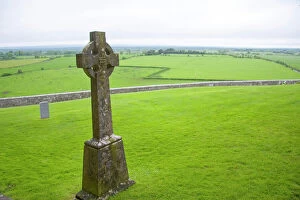 Images Dated 26th May 2006: Killkenny, Ireland. The dramatic Spectacle of the Rock of Cashel and its gravesites