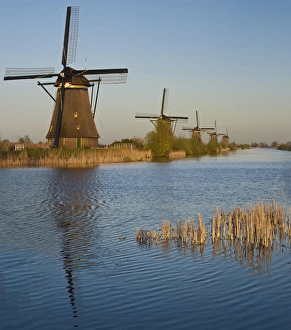 Images Dated 9th April 2011: Kinderdijk Windmills, Holland