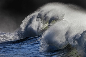 Images Dated 3rd December 2023: King tide waves at Cape Disappointment State Park in Washington State, USA
