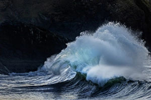 Images Dated 3rd December 2023: King tide waves at Cape Disappointment State Park in Washington State, USA