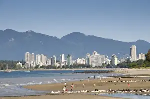 Images Dated 14th September 2008: Kitsilano Beach park overlooking English Bay and the skyline of downtown Vancouver
