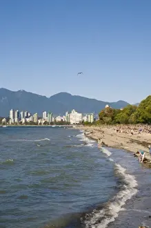 Images Dated 14th September 2008: Kitsilano Beach park overlooking English Bay and the skyline of downtown Vancouver