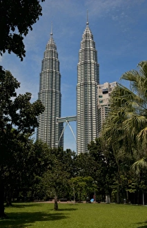 Prints of Kuala Lumpur, Malaysia. Petronas Twin Towers, the tallest twin buildings in the world Images Dated 2027 November: Kuala Lumpur, Malaysia. Petronas Twin Towers, the tallest twin buildings in the world