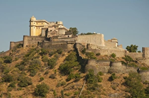 Images Dated 14th November 2012: Kumbhalgar Fort, Kumbhalgarh, Rajasthan, India