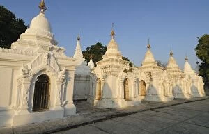 Images Dated 24th December 2007: Kuthodaw Pagoda in Mandalay, known as the Worlds Largest Book, Myanmar (Burma)