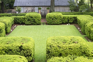 Images Dated 12th July 2012: LA, Vacherie, Oak Alley Plantation, Stewart Gardens on the sugarcane plantation