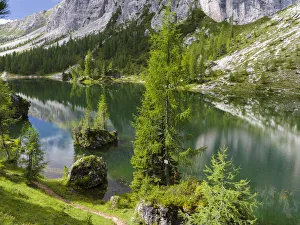 Images Dated 28th January 2020: Lago de Federa at Croda da Lago in the Dolomites of the Veneto near Cortina d Ampezzo