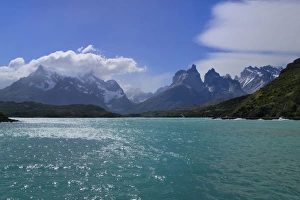 Images Dated 24th April 2009: Lago Sarmiento with snow mountain, Torres del Paine, Patagonia, Chile