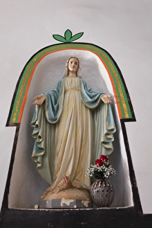 Images Dated 10th September 2010: Laguna Pueblo, New Mexico, United States. San Jose Mission church, interior. PR