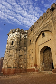 Images Dated 24th June 2007: Lahore Fort constrcted by Mughal emperor in Lahore, Pakistan