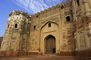 Images Dated 24th June 2007: Lahore Fort constrcted by Mughal emperor in Lahore, Pakistan