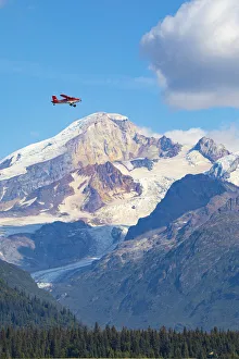 Images Dated 30th March 2020: Lake Clark National Park and Preserve, Cook Inlet, Kenai Peninsula, Alaska, fly, airplane