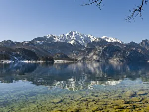 Images Dated 10th August 2021: Lake Kochelsee at village Kochel am See during winter in the Bavarian Alps. Mt