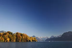 Images Dated 3rd November 2005: Lake Lucerne and autumn colors, Lucerne, Switzerland