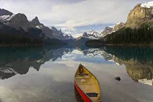 Lake Maligne, nr Jasper, Jasper National Park, Alberta, Canada