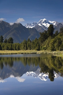 Images Dated 22nd March 2007: Lake Matheson, New Zealand. Lake Matheson. Non-existant early morning winds help