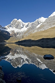 Images Dated 19th July 2009: Lake Mitucocha, Mount Jirishanca(L), Rondoy(center) and Ninishanca(R) Huayhuish Mountains