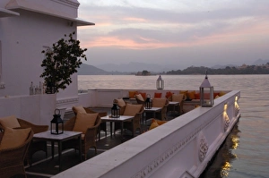 Images Dated 11th November 2006: Lake Palace Hotel. Udaipur. Rajasthan. SW INDIA