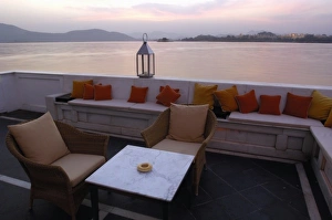 Images Dated 11th November 2006: Lake Palace Hotel. Udaipur. Rajasthan. SW INDIA