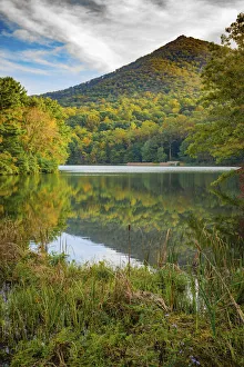Images Dated 5th August 2021: Lake reflections, Peaks Of Otter, Blue Ridge Parkway, Smoky Mountains, USA