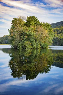 Images Dated 5th August 2021: Lake reflections, Peaks Of Otter, Blue Ridge Parkway, Smoky Mountains, USA