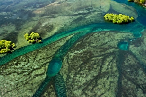 Images Dated 18th September 2006: Lake Wakatipu shallows near Outlet to Kawarau River, Queenstown, South Island, New