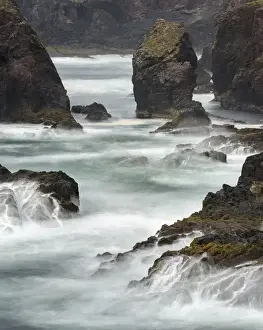 Images Dated 18th June 2015: Landscape on the Eshaness peninsula. The famous cliffs and sea stacks of Eshness