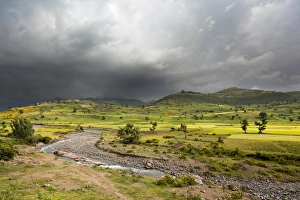 Images Dated 22nd September 2010: Landscape between Gonder and Lake Tana in Ethiopia, thunderstorm is approaching