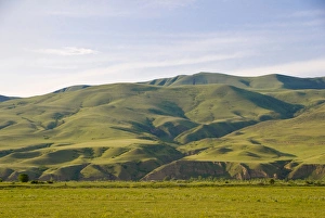 Images Dated 31st May 2010: Landscape near Uplistsikhe, Georgia