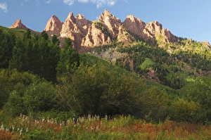 Images Dated 18th September 2011: Late Afternoon Mountain Glow at the Maroon Bells Wilderness: Aspen, Colorado, USA