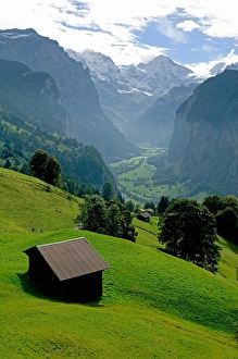 Images Dated 1st October 2004: Lauterbrunnental, Bernese Oberland, Switzerland