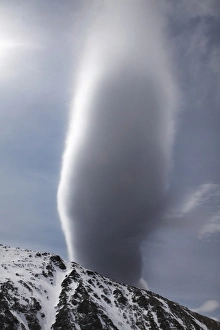 Lenticular cloud over Ohau Range, Mackenzie Country, Canterbury, South Island, New