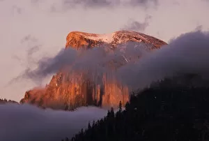 Images Dated 28th March 2007: Last light falls on Half Dome as the sunsets - Yosemite National Park, California