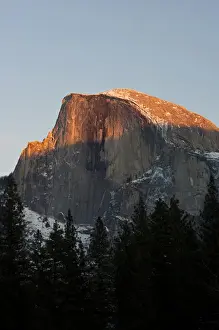Images Dated 16th December 2007: Last light falls on Half Dome as the sunsets - Yosemite National Park, California