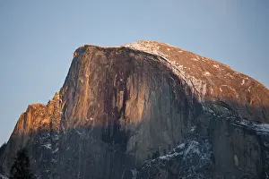 Images Dated 16th December 2007: Last light falls on Half Dome as the sunsets - Yosemite National Park, California