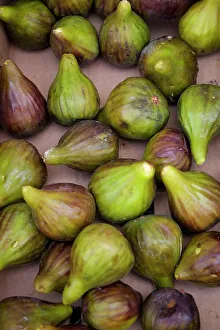 Images Dated 11th January 2023: Lisbon, Portugal. Fresh figs at market