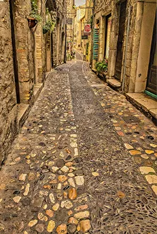 Images Dated 14th May 2022: L'Isle-sur-la-Sorgue, Provence, France