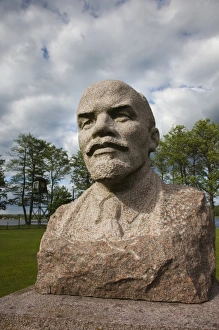 Images Dated 25th May 2010: Lithuania, Southern Lithuania, Grutas, Grutas Park, sculpture park of former Communist-era