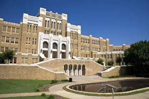 Images Dated 5th June 2006: Little Rock Central High School the place where integration of the races began in the south