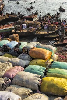 Loading sacks onto ferry boats on Buriganga River at Sadarghat (City Wharf) Loading sacks onto ferry boats on Buriganga River at Sadarghat (City Wharf)