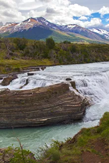 Images Dated 9th April 2020: Located with Parc Nacional Torres del Paine, this lake has a runoff through rocks