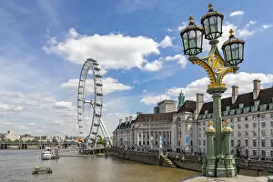 Cityscapes Collection: The London Eye and iconic British lamppost in London, England