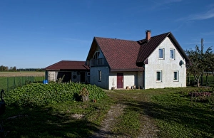 Images Dated 1st October 2027: Lone house with flowers in farming country village of Bauska, Latvia
