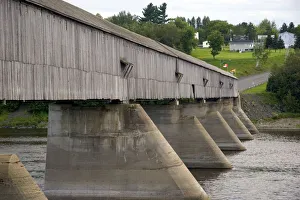 Images Dated 2nd August 2006: The longest coverd bridge in the world crossing the St. John River at Hartland, New Brunswick