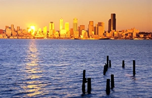 Images Dated 15th November 2007: Looking east to the Seattle skyline from Alki Point
