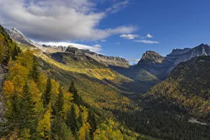Images Dated 30th September 2021: Looking down the McDonald Valley in autumn, Glacier National Park, Montana, USA